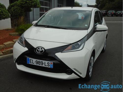 TOYOTA AYGO 1.0 VVT-i x-play 