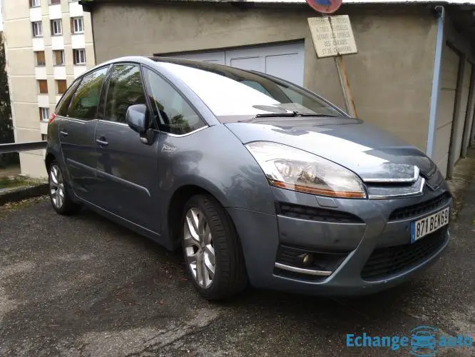 C4 Picasso contre X-MAX