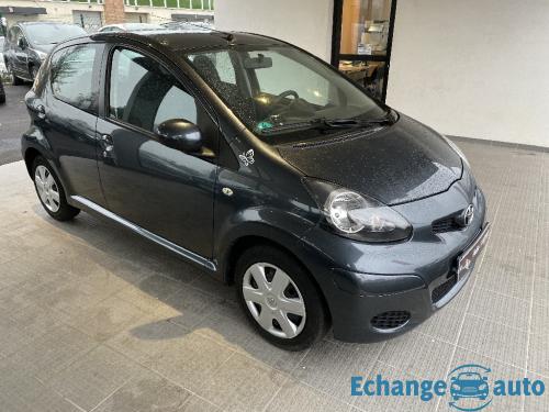 TOYOTA AYGO 1.0 VVT-i Connect