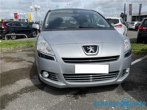 Peugeot 5008 1.6 HDI 112CH FAP BVM6 Série Spéciale Family 7pl