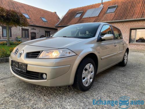 RENAULT MEGANE II BERLINE 1.6 16V 110ch CLIM/PDC/BLTH/1MAIN/GAR6M