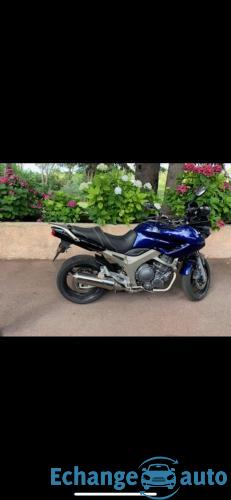 Yamaha 900 TDM, 57 000 kms contre cabriolet