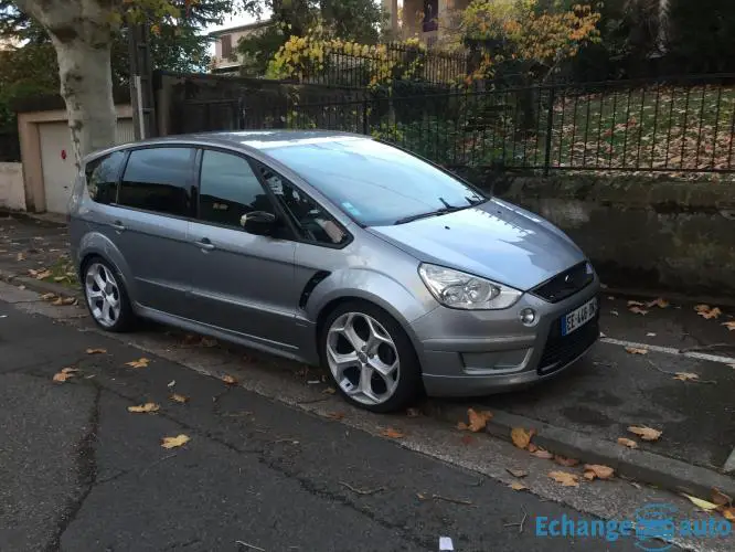 Ford a-Max 140 ch titanium