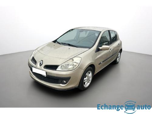 RENAULT CLIO III 1.5 dci privilege BVA