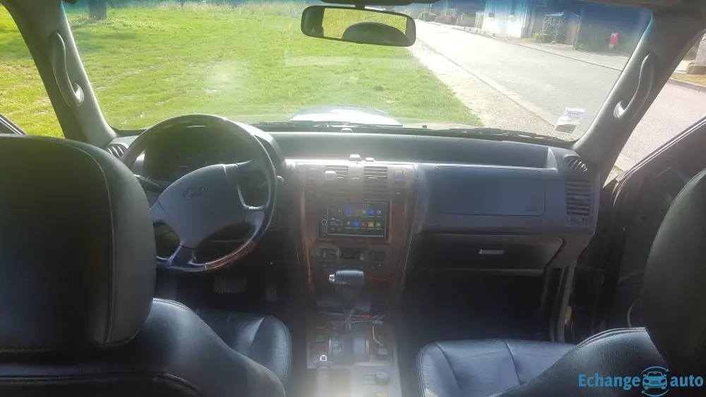 ECHANGE OU VEND REMORQUE FOOD TRUCK PLUS 4X4