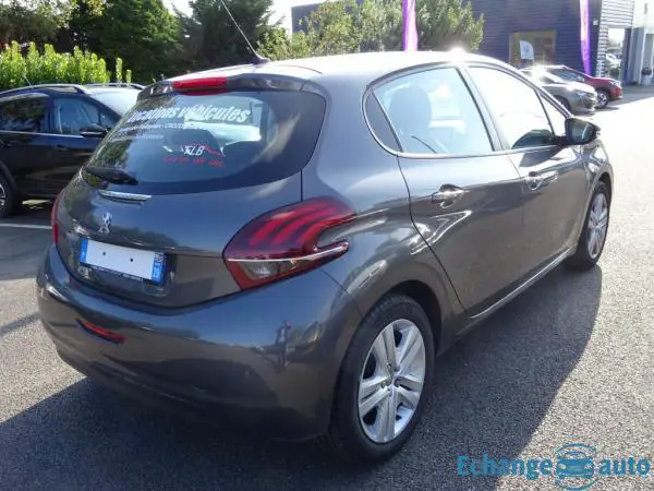 Peugeot 208 SIGNATURE 1.2L PURE TECH 82 CV