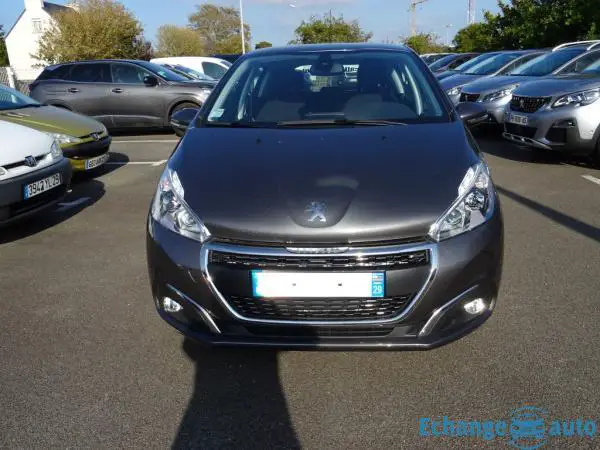 Peugeot 208 SIGNATURE 1.2L PURE TECH 82 CV