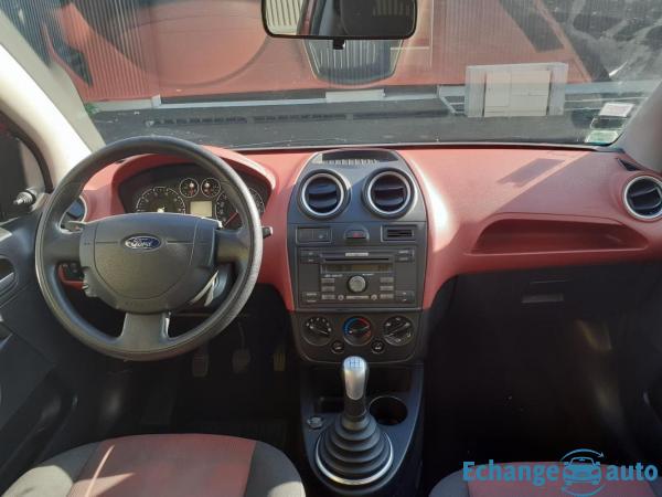 Ford Fiesta V PHASE 2 1.3 i 70 CV