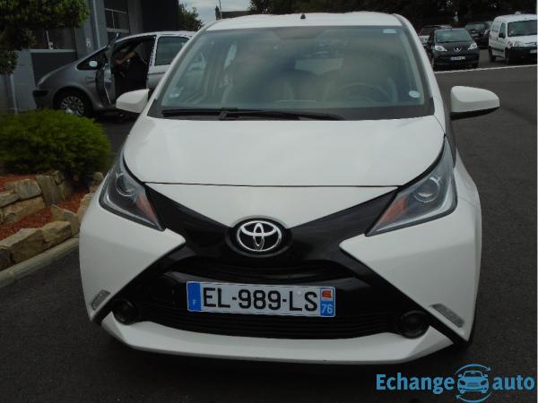 TOYOTA AYGO 1.0 VVT-i x-play 