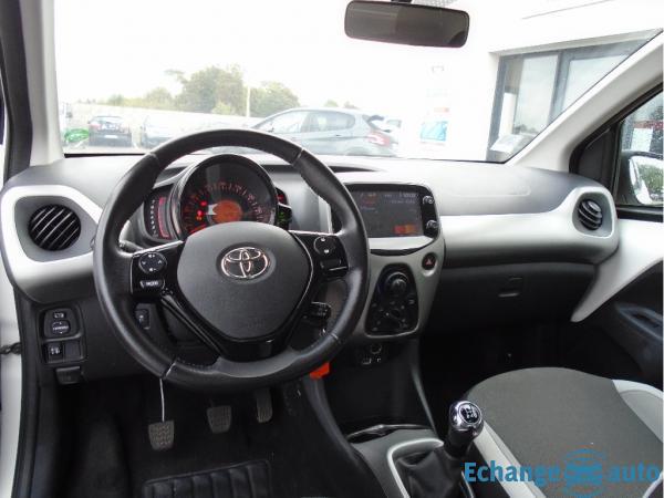 TOYOTA AYGO 1.0 VVT-i x-play 
