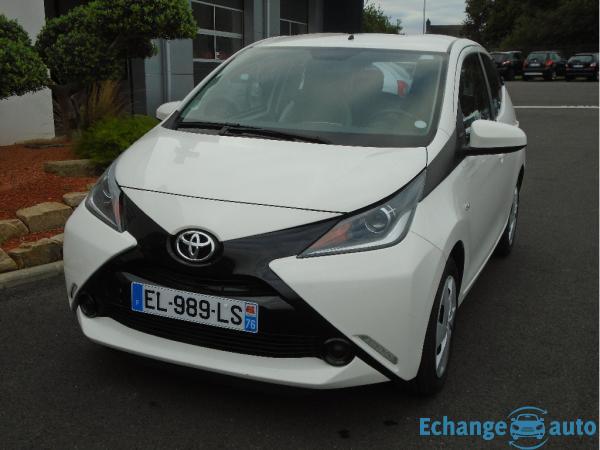TOYOTA AYGO 1.0 VVT-i x-play 
