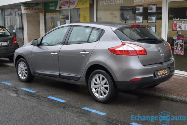 Renault Mégane III 2.0 16V 140CH Privilège CVT