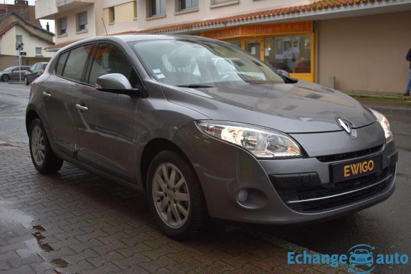 Renault Mégane III 2.0 16V 140CH Privilège CVT