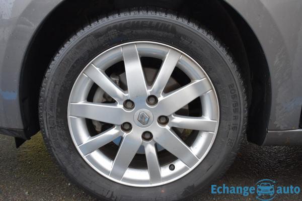 Renault Mégane III 2.0 16V 140CH Privilège CVT