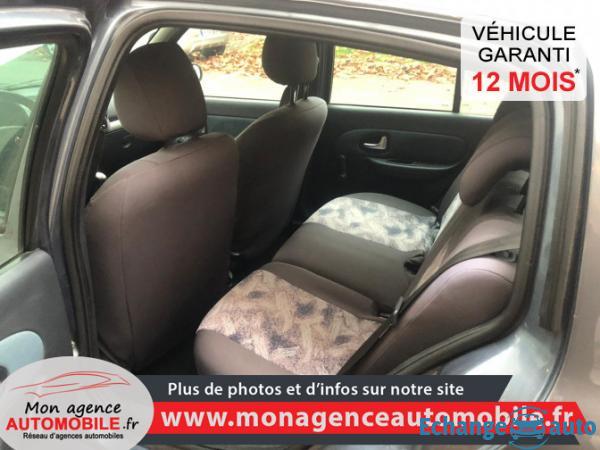 Clio 2 phase II essence - Voitures