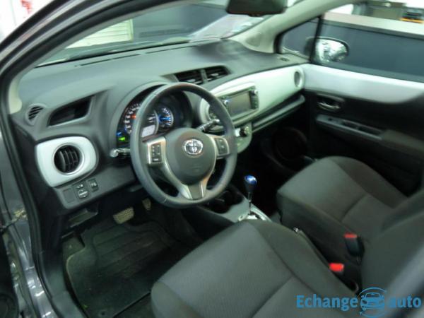 Toyota Yaris HYBRIDE BUSINESS 100H