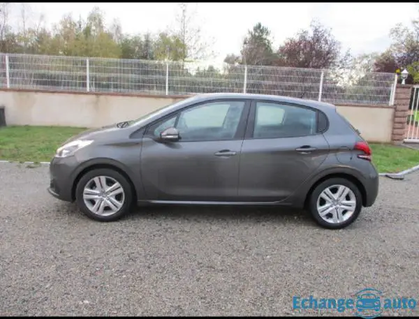 Peugeot 208 1.2 SIGNATURE 82 PTECH BVM