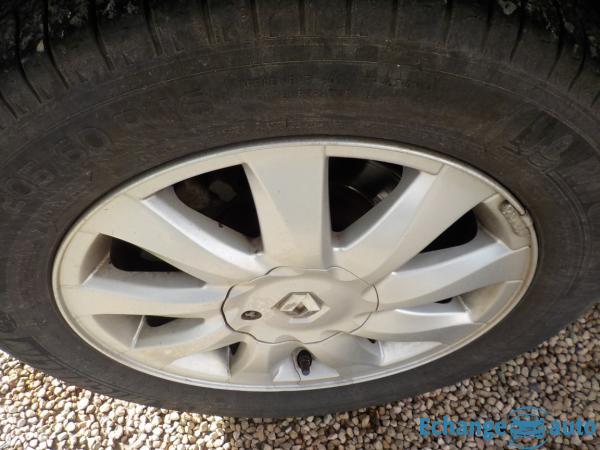 RENAULT SCENIC II Scenic 2.0 dCi 150 Jade