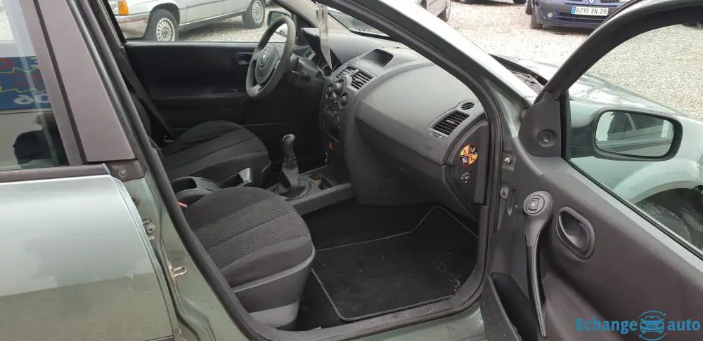 Mégane 2 1.5 dci 85 cv année 2003 270000km