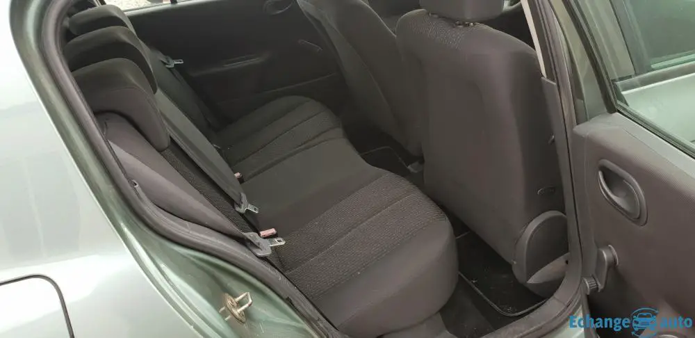 Mégane 2 1.5 dci 85 cv année 2003 270000km