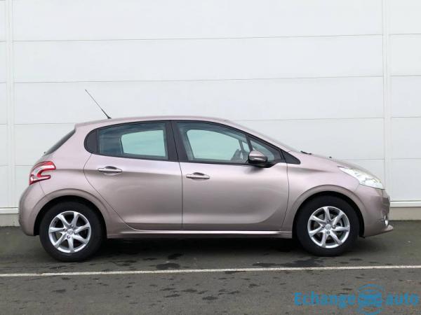 Peugeot 208 1.2 PureTech 82ch Active Blossom grey