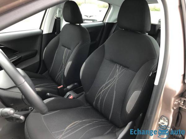 Peugeot 208 1.2 PureTech 82ch Active Blossom grey