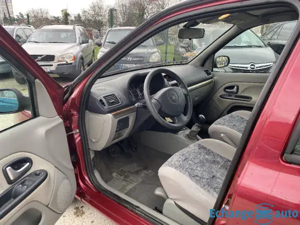 RENAULT CLIO II 1.6i 16V Dynamique