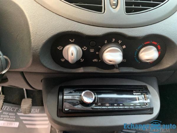 RENAULT TWINGO II 1.5 dCi 65CV Trend+4cv+155mkm