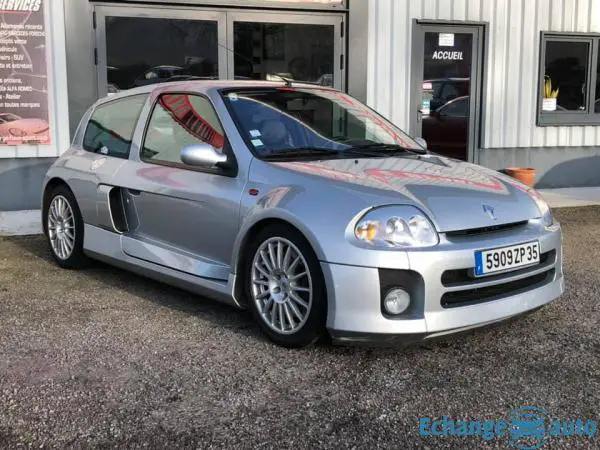 Renault Clio 3.0 V6 24V 230ch