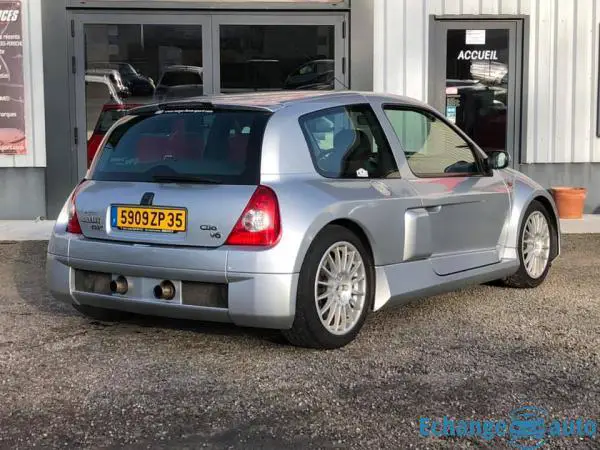 Renault Clio 3.0 V6 24V 230ch