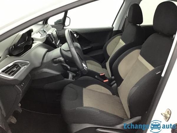 Peugeot 208 1.2 VTi Envy 82 ch