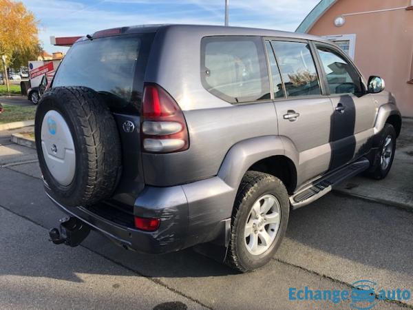 TOYOTA Land Cruiser 165 D-4D VX 8 SIEGES 1ère MAIN