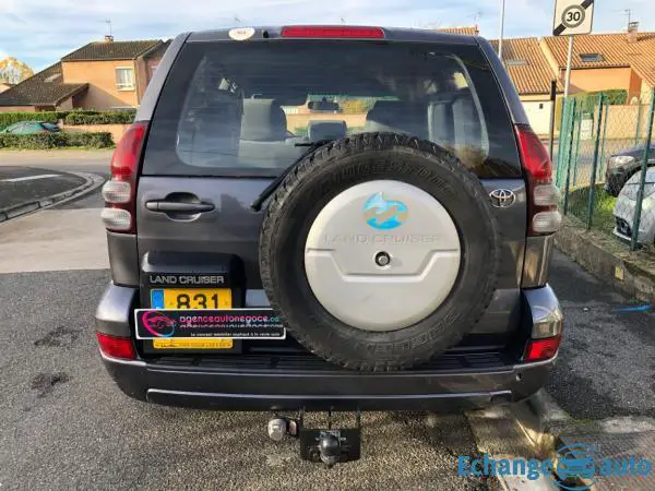 TOYOTA Land Cruiser 165 D-4D VX 8 SIEGES 1ère MAIN