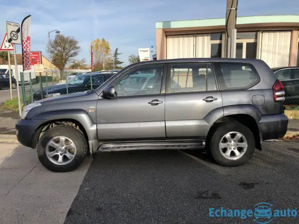 TOYOTA Land Cruiser 165 D-4D VX 8 SIEGES 1ère MAIN