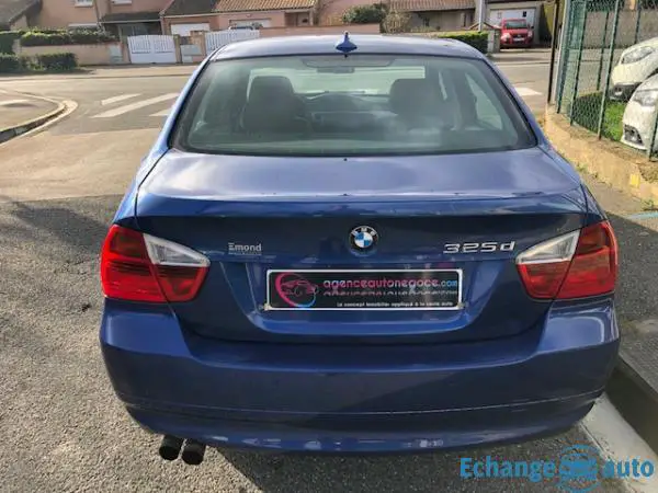 BMW SERIE 3 E90 325d 197ch Luxe A