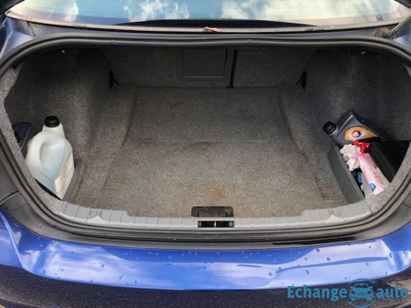 BMW SERIE 3 E90 325d 197ch Luxe A