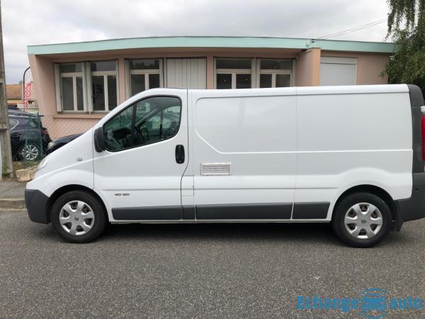 RENAULT TRAFIC FOURGON 2.5 DCI 150 L2H1 1200 KG