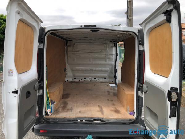 RENAULT TRAFIC FOURGON 2.5 DCI 150 L2H1 1200 KG