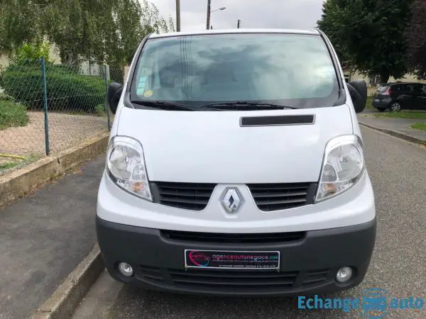 RENAULT TRAFIC FOURGON 2.5 DCI 150 L2H1 1200 KG