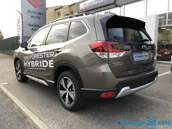 Subaru Forester 2.0 I E-BOXER LUXURY