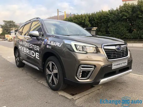 Subaru Forester 2.0 I E-BOXER LUXURY