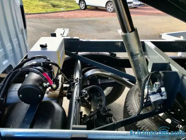 Mitsubishi L200 CLUB CAB 2.2 DI-D 150 4WD INVITE BENNE HYDRAULIQUE 2P