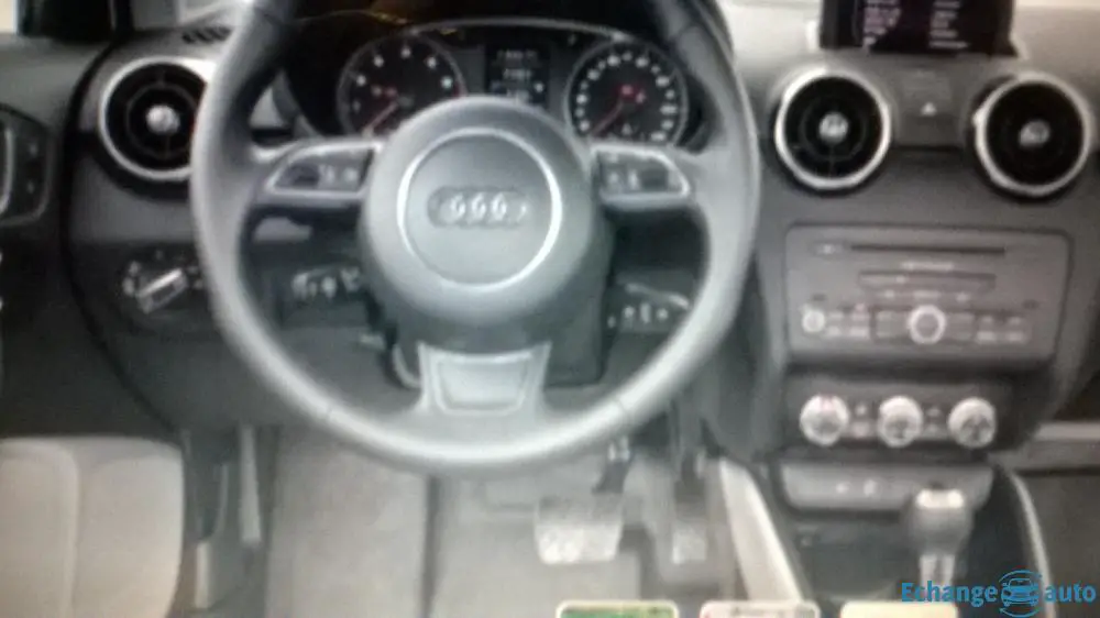 audi a1  contre moto