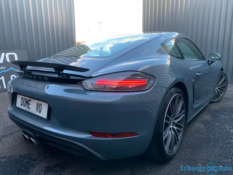 PORSCHE 718 CAYMAN