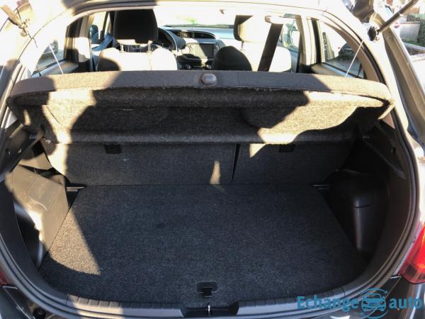 TOYOTA YARIS HYBRIDE 100h Dynamic