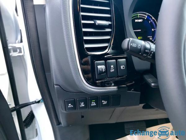 Mitsubishi Outlander PHEV 3 III (2) TWIN MOTOR 4WD INTENSE MY19