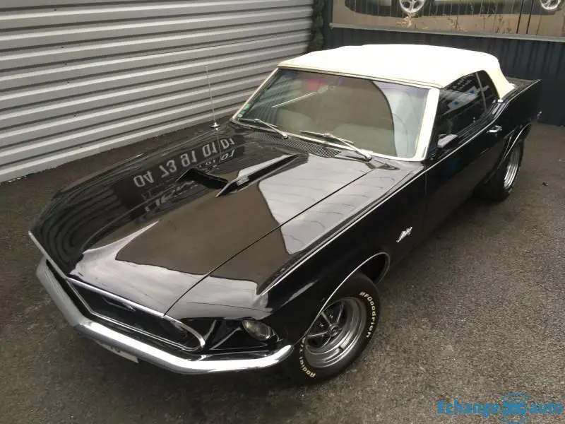 FORD MUSTANG CONVERTIBLE