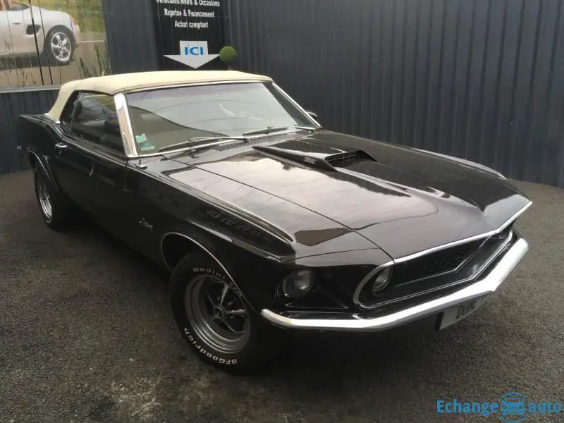 FORD MUSTANG CONVERTIBLE