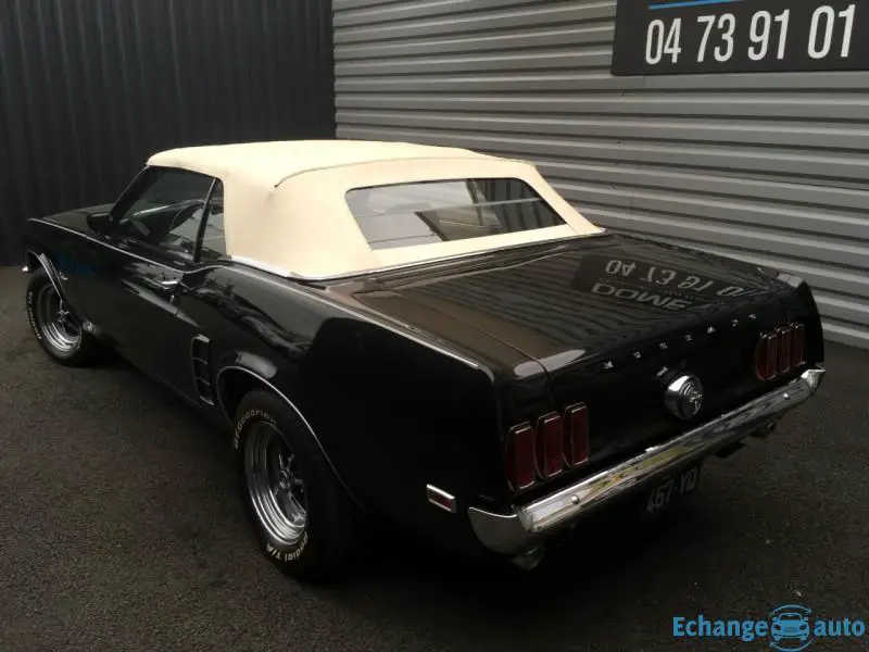 FORD MUSTANG CONVERTIBLE