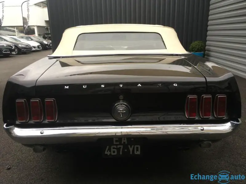 FORD MUSTANG CONVERTIBLE